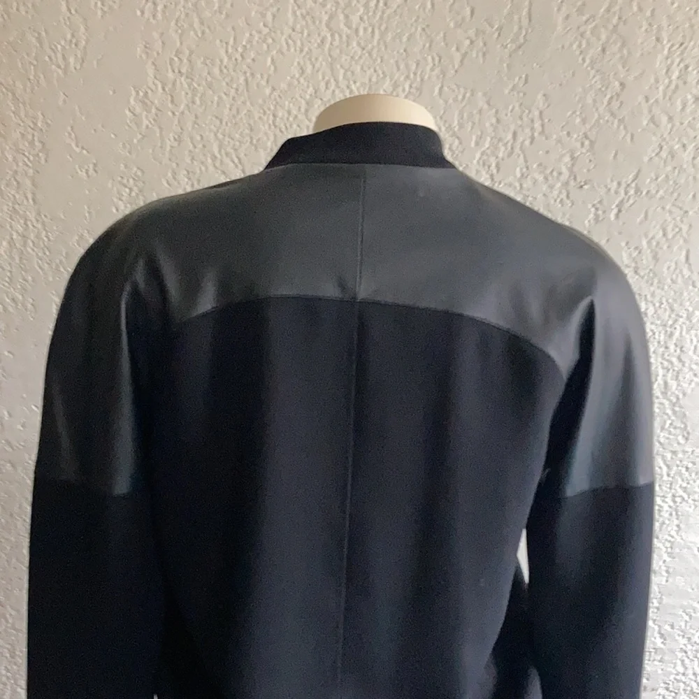 𝅺ELIE TAHARI XS lamb leather inserts jacket .